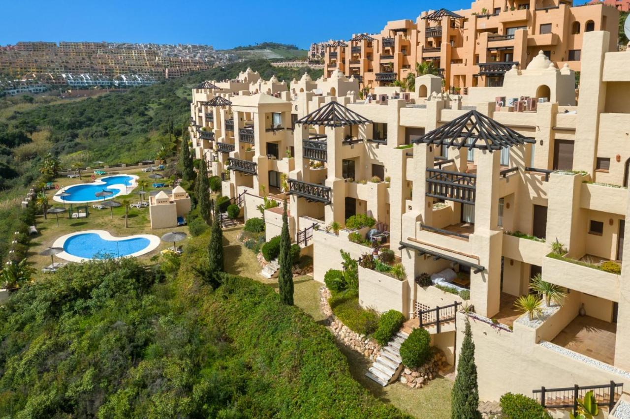 شقة 15 First Line Penthouse With Wonderful Seaview Near Duquesa Golf Manilva Andalucia المظهر الخارجي الصورة