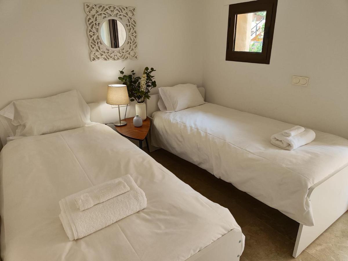 شقة 15 First Line Penthouse With Wonderful Seaview Near Duquesa Golf Manilva Andalucia المظهر الخارجي الصورة