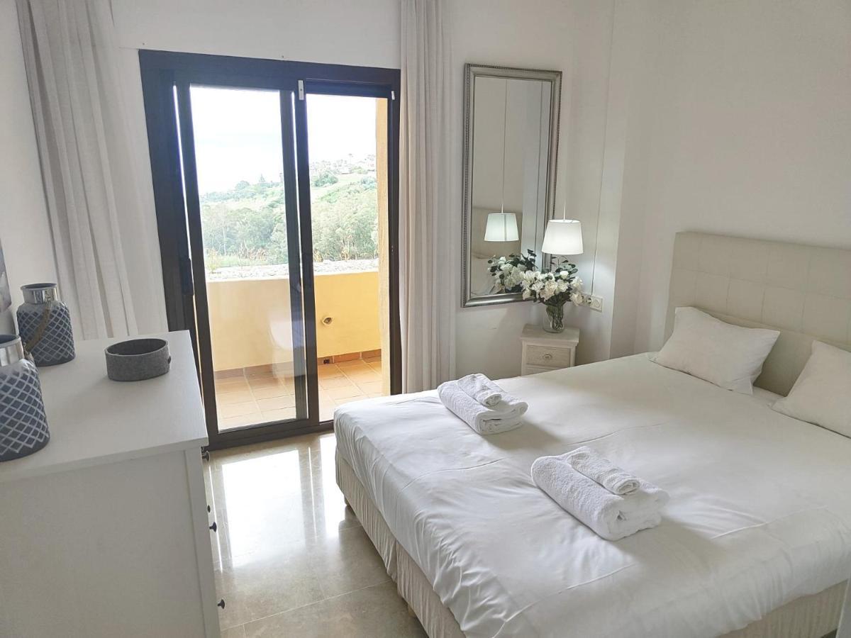 شقة 15 First Line Penthouse With Wonderful Seaview Near Duquesa Golf Manilva Andalucia المظهر الخارجي الصورة