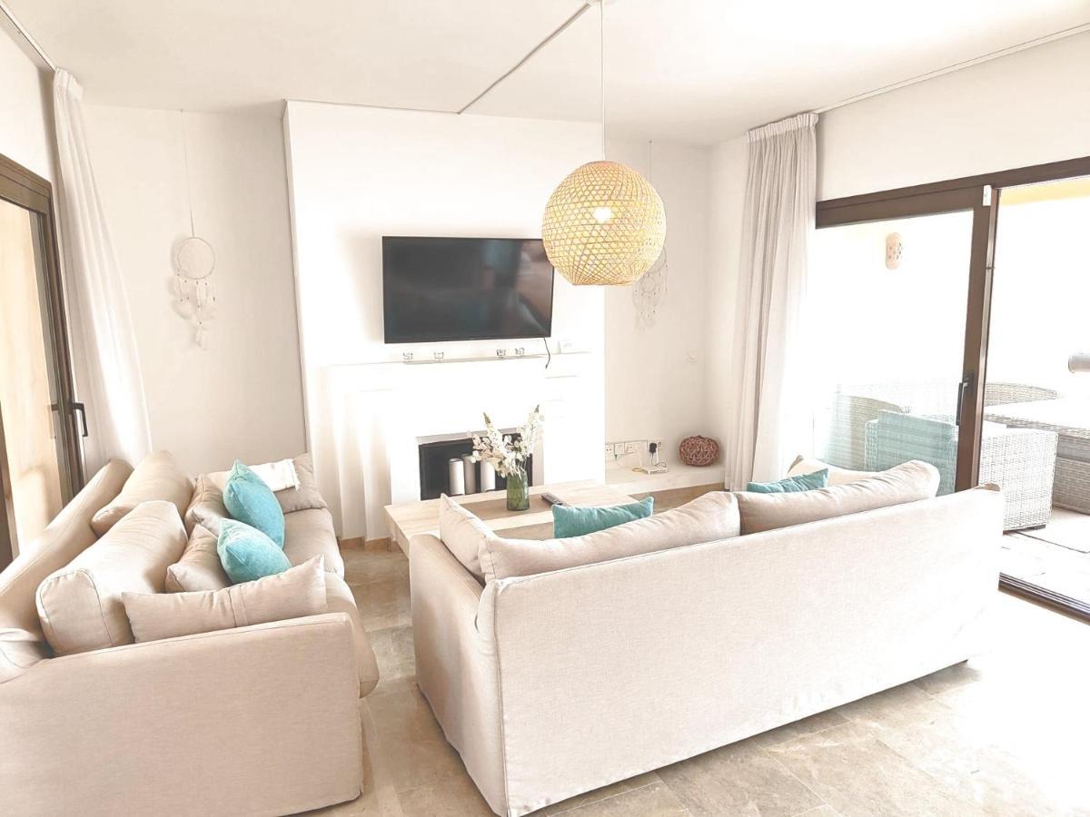 شقة 15 First Line Penthouse With Wonderful Seaview Near Duquesa Golf Manilva Andalucia المظهر الخارجي الصورة