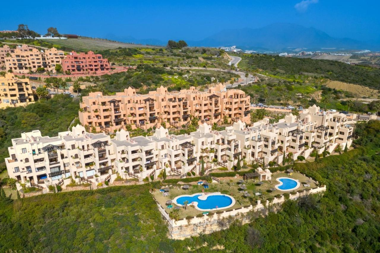 شقة 15 First Line Penthouse With Wonderful Seaview Near Duquesa Golf Manilva Andalucia المظهر الخارجي الصورة